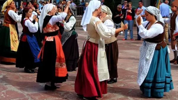 ropa tradicional asturiana